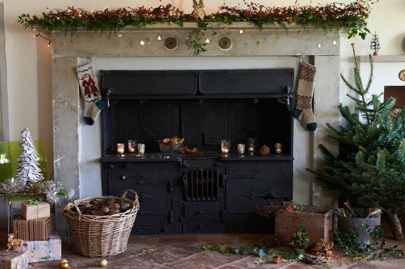 Easy Christmas Decorations Using Your Wood-Burning Oven Easy Christmas Decorations Using Your Wood-Burning Oven